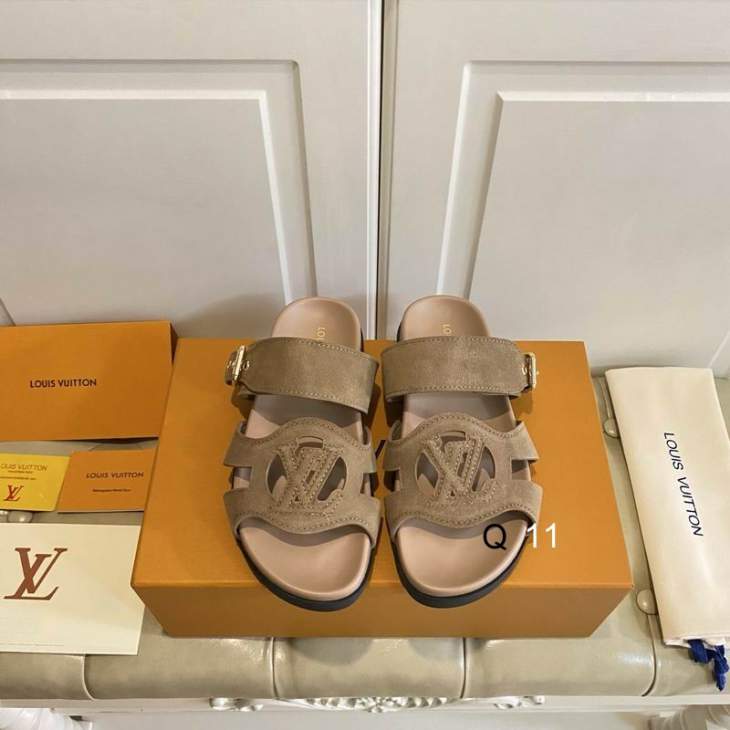 Picture of Louis Vuitton Slippers _SKULVsz35-45Y0505388